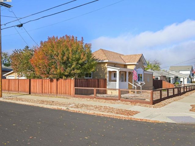 589 S M St, Livermore, CA 94550