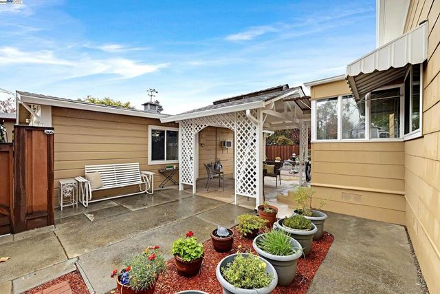 589 S M St, Livermore, CA 94550