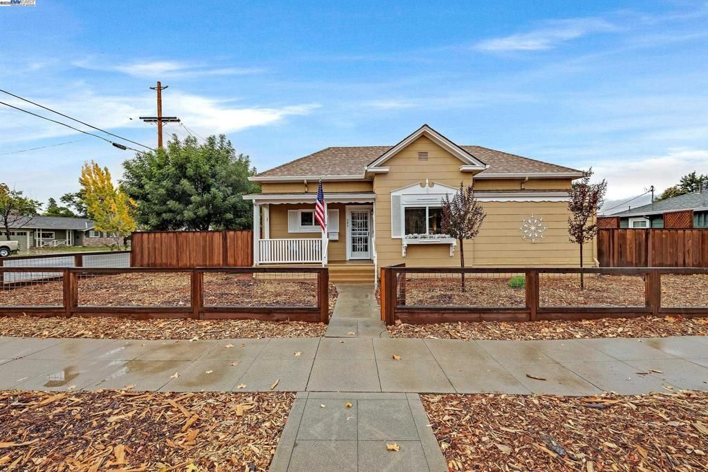589 S M St, Livermore, CA 94550