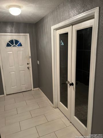 15710 Robin View, San Antonio, TX 78255