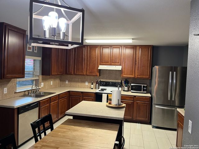 15710 Robin View, San Antonio, TX 78255