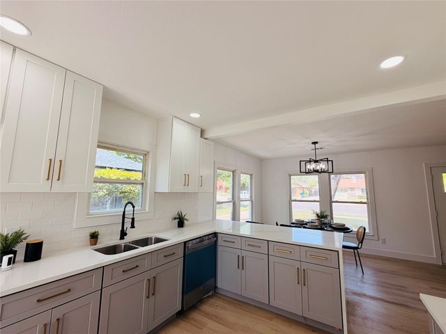 3020 Yucca Avenue, Fort Worth, TX 76111