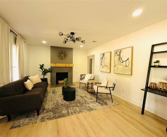 3020 Yucca Avenue, Fort Worth, TX 76111