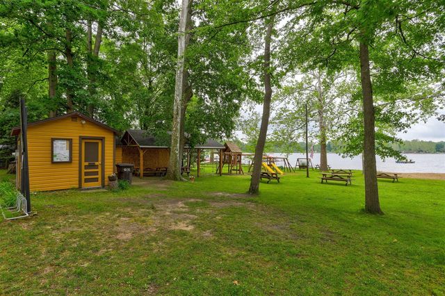 47202 N Sunset Circle, Bloomingdale, MI 49026