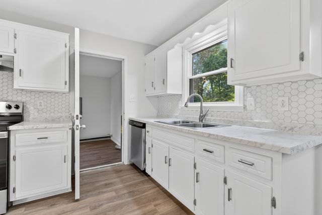 1006 Peachers Mill Rd, Clarksville, TN 37042