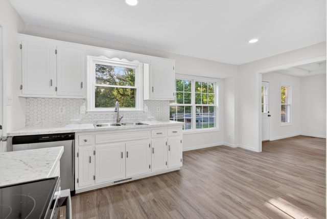 1006 Peachers Mill Rd, Clarksville, TN 37042