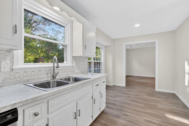 1006 Peachers Mill Rd, Clarksville, TN 37042