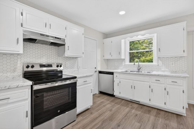 1006 Peachers Mill Rd, Clarksville, TN 37042