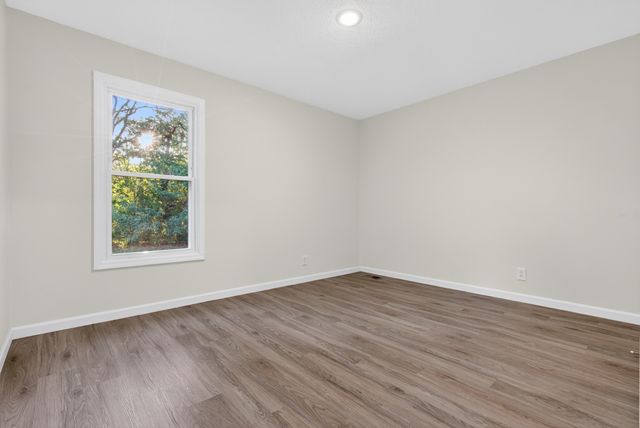 1006 Peachers Mill Rd, Clarksville, TN 37042