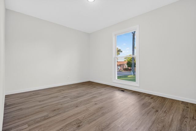 1006 Peachers Mill Rd, Clarksville, TN 37042