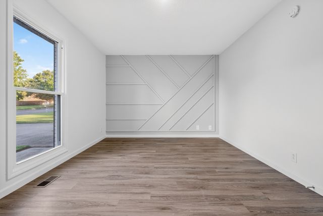 1006 Peachers Mill Rd, Clarksville, TN 37042