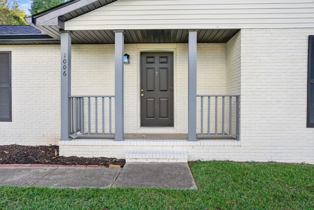 1006 Peachers Mill Rd, Clarksville, TN 37042