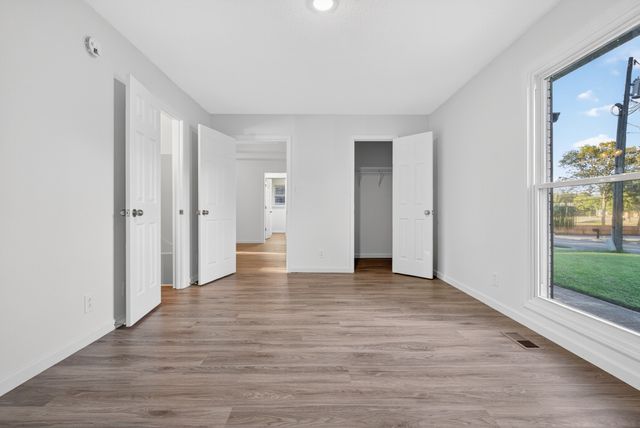 1006 Peachers Mill Rd, Clarksville, TN 37042