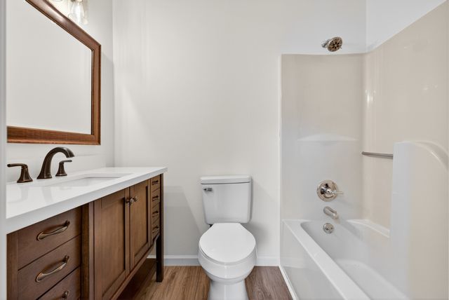 1006 Peachers Mill Rd, Clarksville, TN 37042