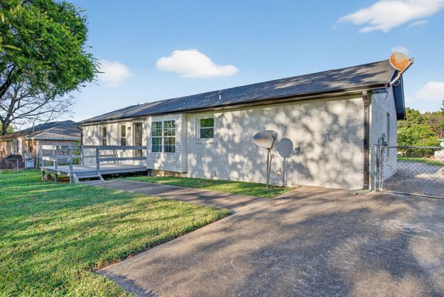 1006 Peachers Mill Rd, Clarksville, TN 37042