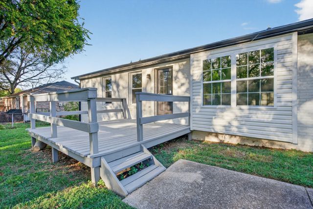 1006 Peachers Mill Rd, Clarksville, TN 37042