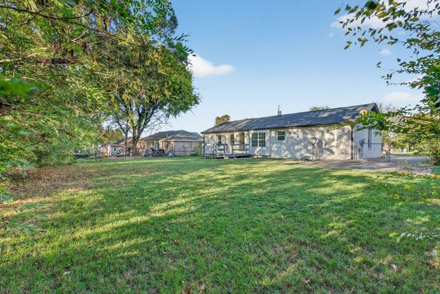 1006 Peachers Mill Rd, Clarksville, TN 37042