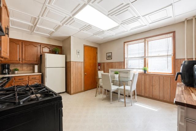 24 EAST 33RD ST, Bayonne, NJ 07002