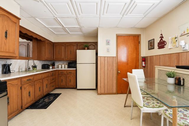 24 EAST 33RD ST, Bayonne, NJ 07002