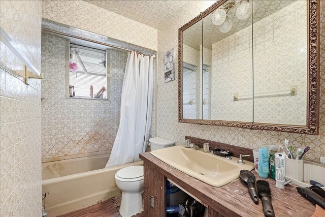 24 EAST 33RD ST, Bayonne, NJ 07002