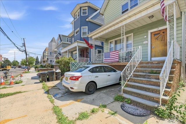 24 EAST 33RD ST, Bayonne, NJ 07002