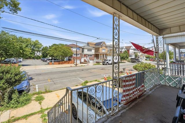 24 EAST 33RD ST, Bayonne, NJ 07002