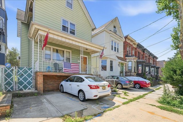 24 EAST 33RD ST, Bayonne, NJ 07002