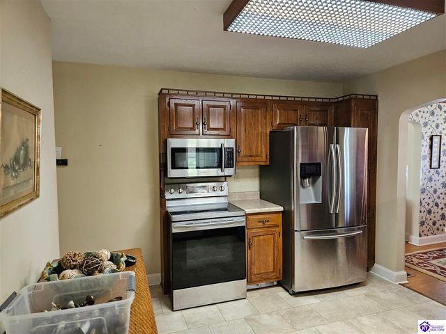 754 E Main Street, Cecilia, KY 42724