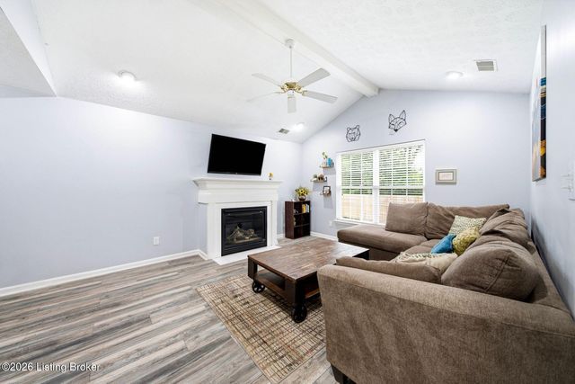 6100 Apple Creek Rd, Louisville, KY 40219