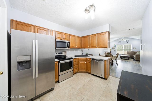 6100 Apple Creek Rd, Louisville, KY 40219