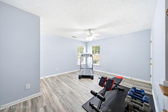 6100 Apple Creek Rd, Louisville, KY 40219