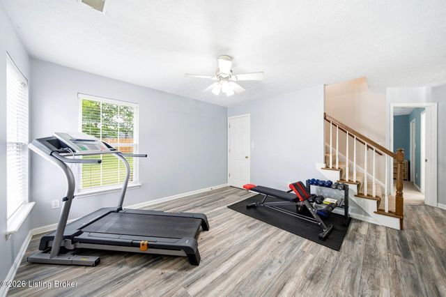 6100 Apple Creek Rd, Louisville, KY 40219