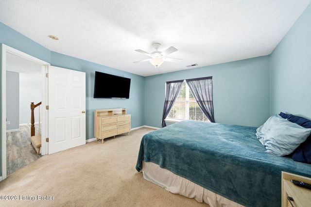 6100 Apple Creek Rd, Louisville, KY 40219