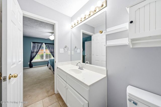 6100 Apple Creek Rd, Louisville, KY 40219
