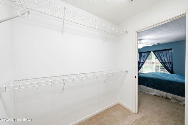 6100 Apple Creek Rd, Louisville, KY 40219