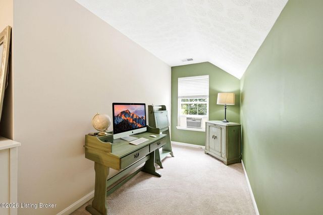 6100 Apple Creek Rd, Louisville, KY 40219