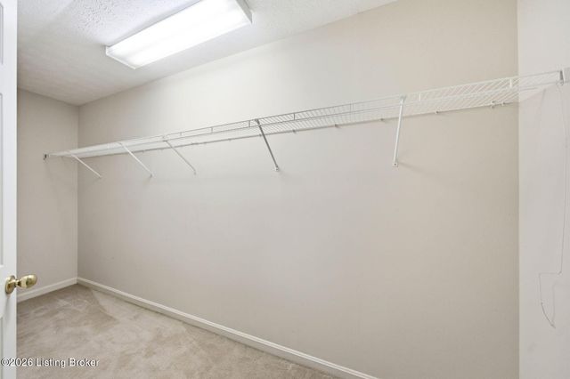 6100 Apple Creek Rd, Louisville, KY 40219