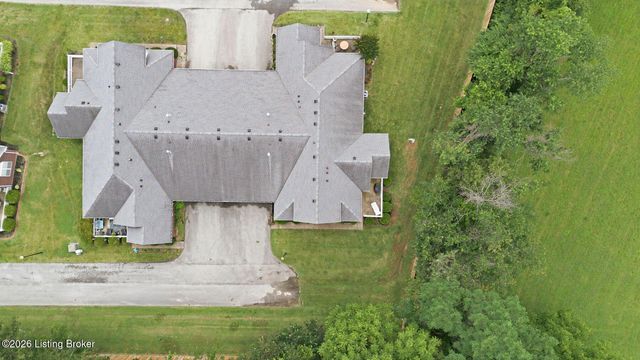 6100 Apple Creek Rd, Louisville, KY 40219