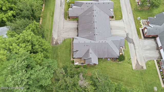 6100 Apple Creek Rd, Louisville, KY 40219
