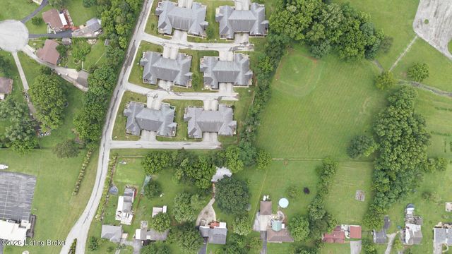 6100 Apple Creek Rd, Louisville, KY 40219