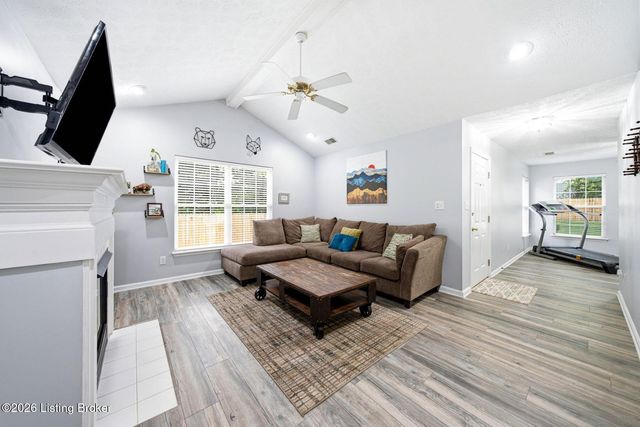 6100 Apple Creek Rd, Louisville, KY 40219