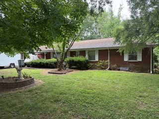 512 W Market St, Portland, TN 37148