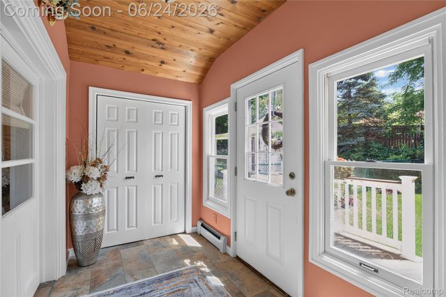 75 W Burdick Street, Oxford Village, MI 48371