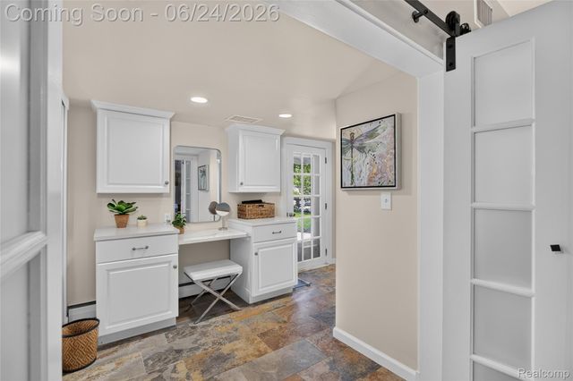 75 W Burdick Street, Oxford Village, MI 48371