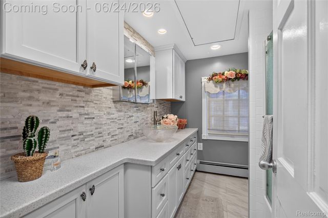 75 W Burdick Street, Oxford Village, MI 48371