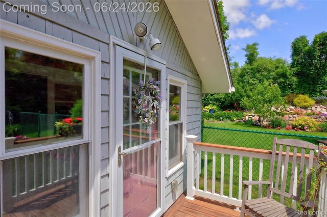 75 W Burdick Street, Oxford Village, MI 48371