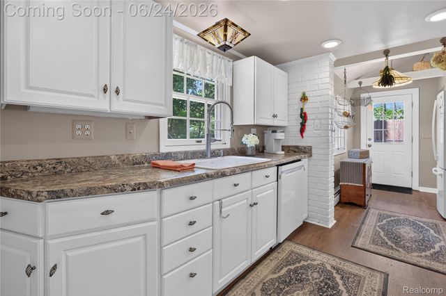 75 W Burdick Street, Oxford Village, MI 48371