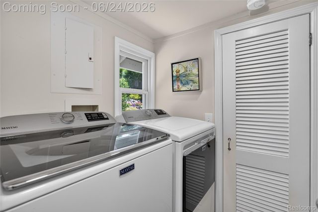 75 W Burdick Street, Oxford Village, MI 48371