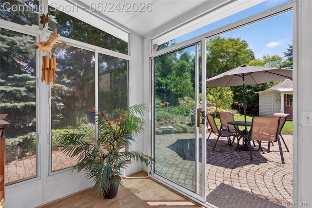 75 W Burdick Street, Oxford Village, MI 48371