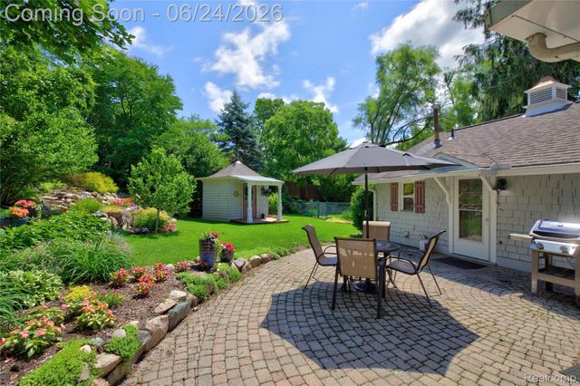 75 W Burdick Street, Oxford Village, MI 48371